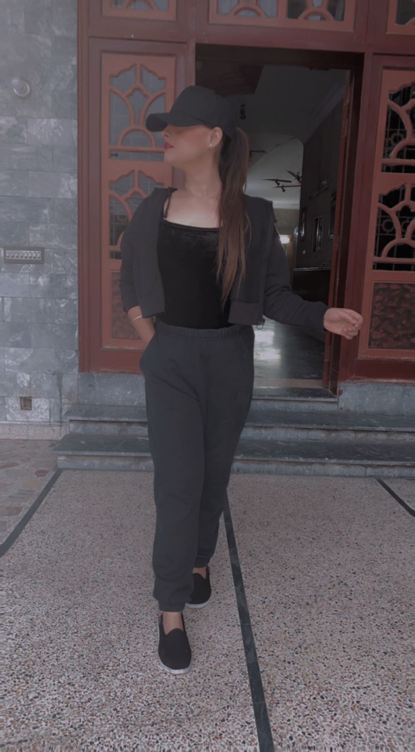 model-girl-for-the-room-service-in-lahore-for-the-nigh-small-1