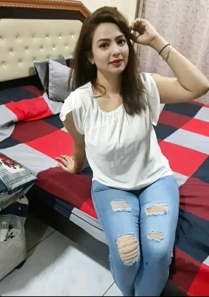 Hot shot available with beautiful girl