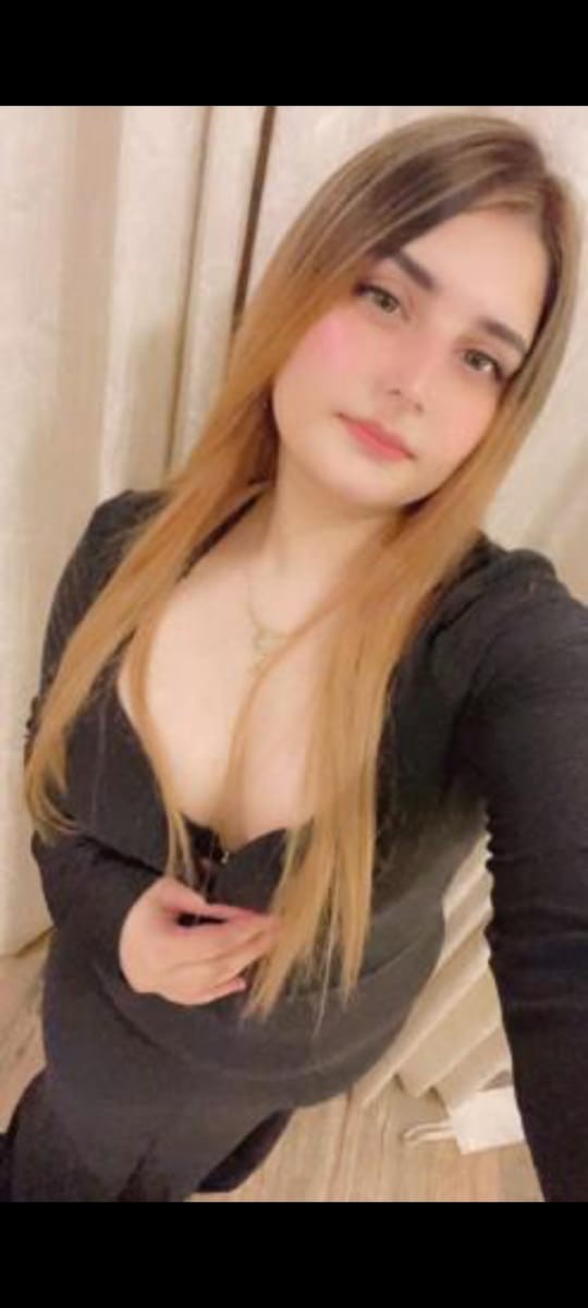 Double deal Aunty available Lahore