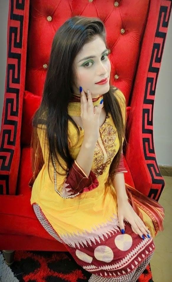 Girl service available hai 03276971102