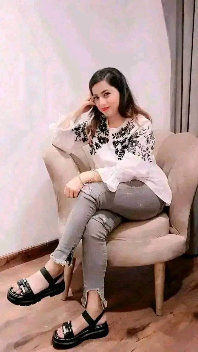 Girl service available hai 03276971102