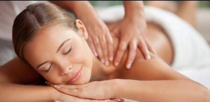 BODY MASSAGE BY A MATURE PROFESSIONAL MALE