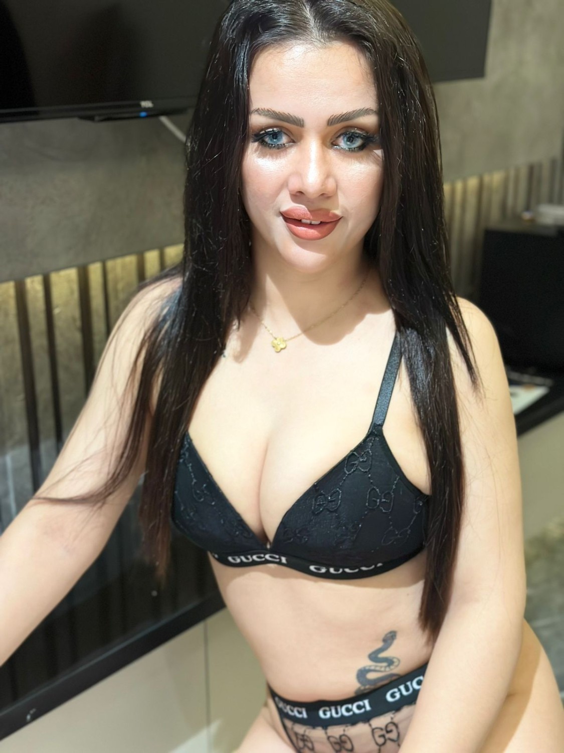 luxury-escort-service-in-lahore-bahria-town-03090778777-escorts-in-pearl-continental-hotel-small-0