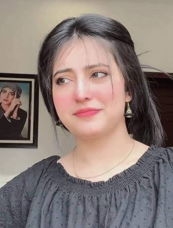 Girl service available ha Whatsapp number 03025785529